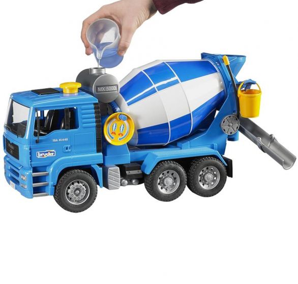 Bruder MAN TGA Sementbil med vanntank og roterbar trommel - 02744
