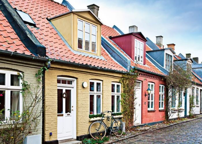 Ravensburger pussel 1000 bitar - Hus i Århus, Danmark