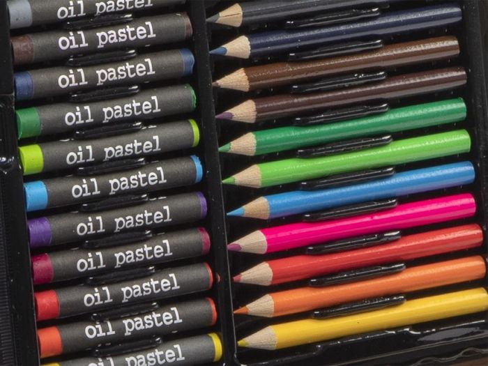 Grafix målarlåda i trä med tuschpennor, färgpennor, vattenmålning och mera - 86 delar