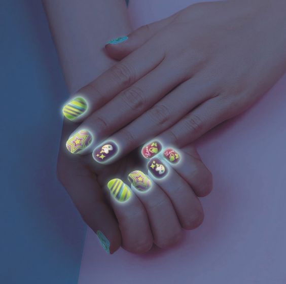 Clementoni Crazy Chic Glänsande naglar - med nagellack och dekorationer