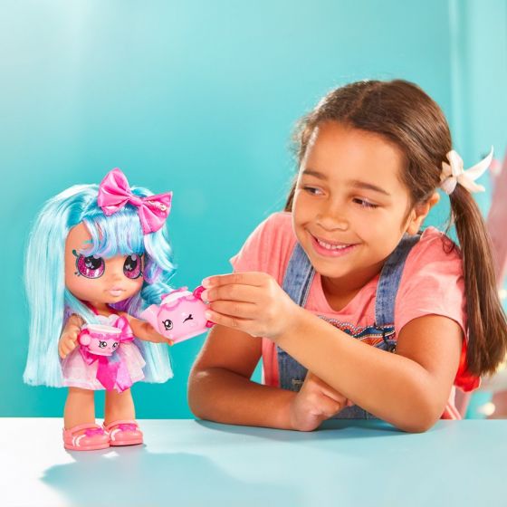 Kindi Kids Fun Time Friends Bella Bow - dukke med blått hår og Shopkins tilbehør