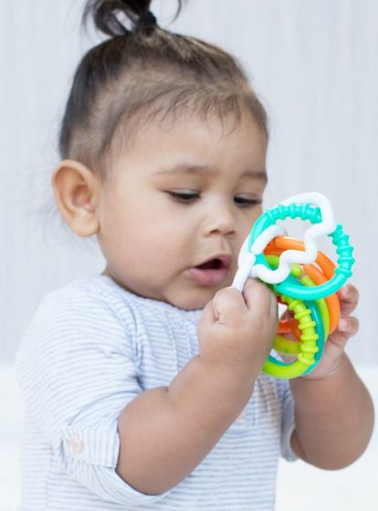 Bkids Infantino rangle og bidering - forskellige farver og teksturer - bidelegetøj til ømme gummer