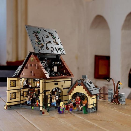 LEGO Ideas 21341 Disney Hocus Pocus: Sanderson-søstrenes hytte