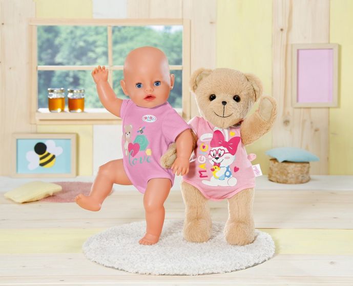 BABY Born Bear - myk bjørnebamse med rosa drakt - med klistremerkeark og album inkludert