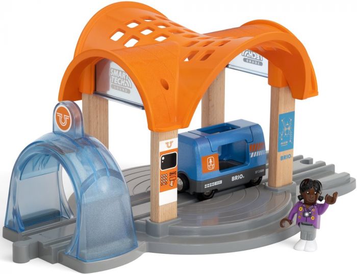 BRIO Smart Tech tunnelstation med figur och vagn 33973 