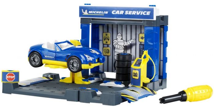 Michelin bensinstasjon med løfteplattform og bil