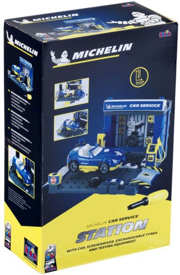 Michelin bensinstasjon med løfteplattform og bil