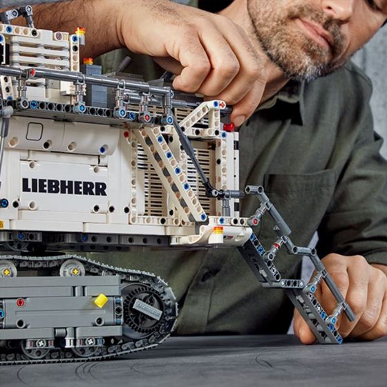 LEGO Technic 42100 Liebherr R 9800 gravemaskin