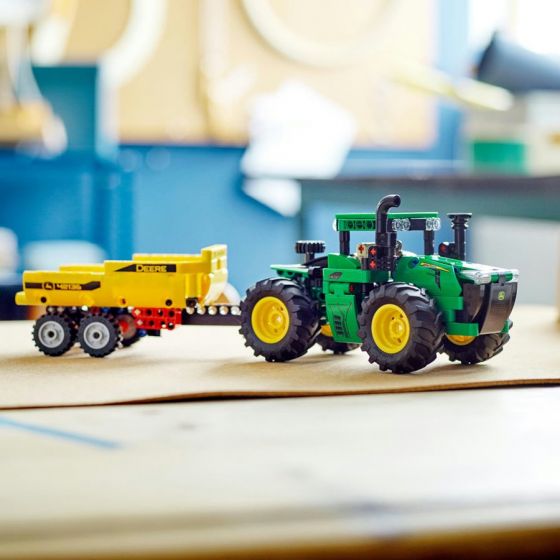 LEGO Technich 42136 John Deere 9620R-traktor med firehjulstrekk