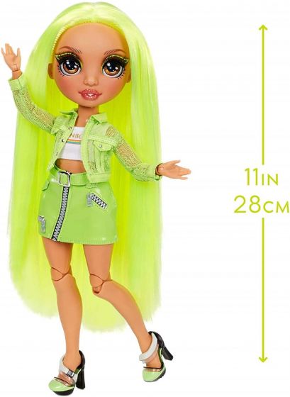 Rainbow High Fashion Doll - Karma Nichols dukke med 2 antrekk - Neon - 28 cm