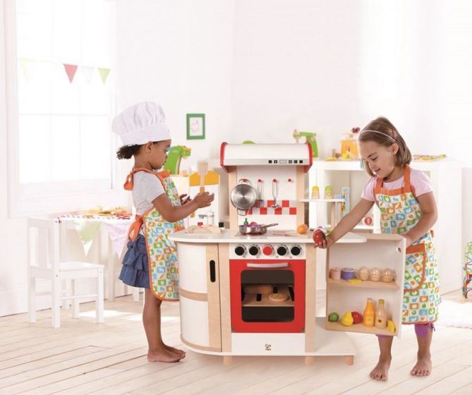 Hape Multi-Funksjons lekekjøkken med kokeplate, komfyr, vask og skapplass - 97 cm