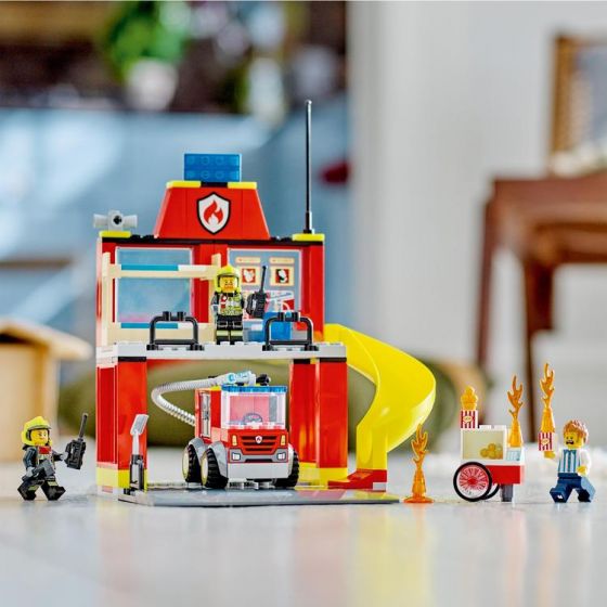 LEGO City Fire 60375 Brannstasjon og brannbil