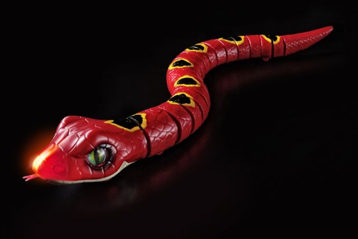 Zuru Robo Alive Slithering Snake - interaktiv slange med lysende hode og bevegelser - rød