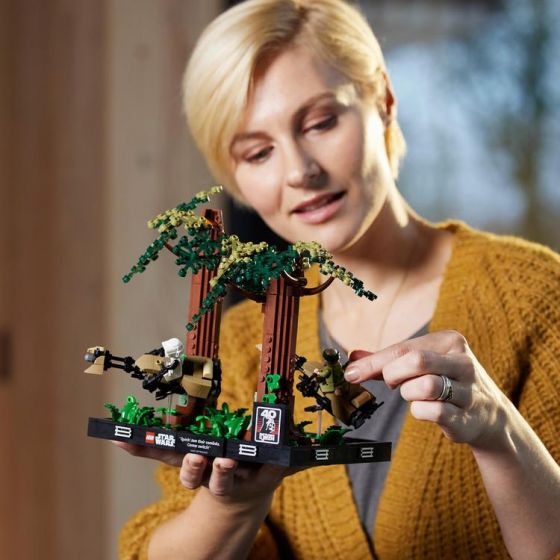 LEGO Star Wars 75353 Diorama med speederjakt på Endor