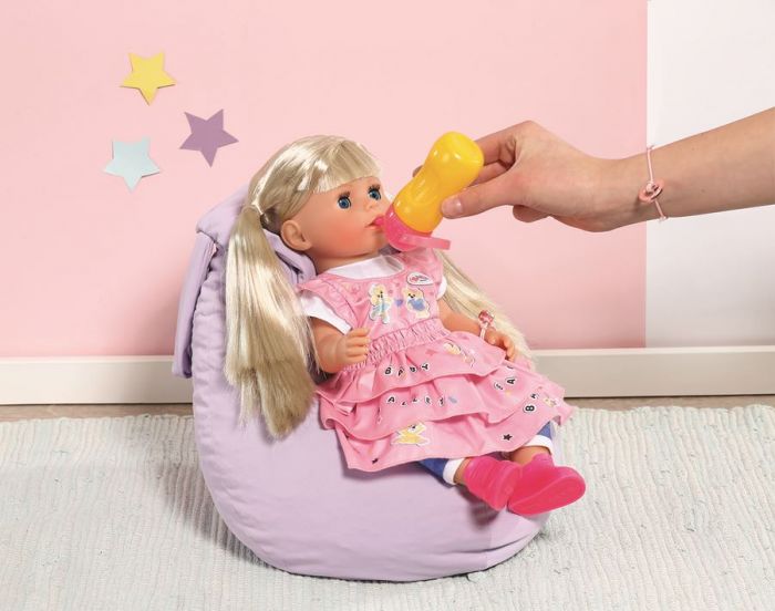 BABY Born Little Sister - interaktiv jentedukke med 7 funksjoner - drikker, gråter og bader - 36 cm