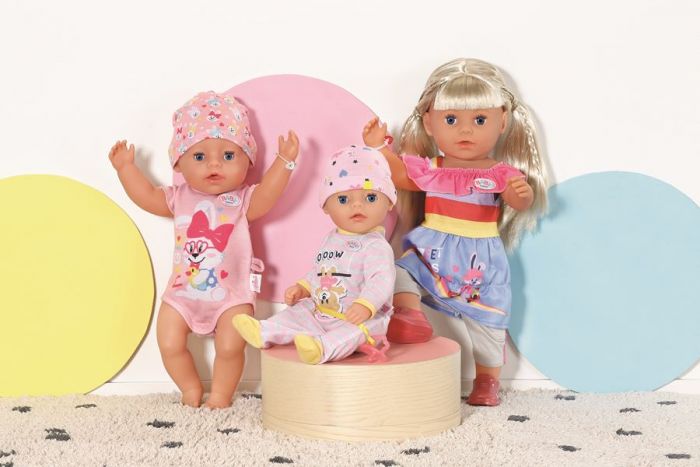BABY Born Sister - interaktiv blond jentedukke med 6 funksjoner - drikker, bader og gråter - 43 cm