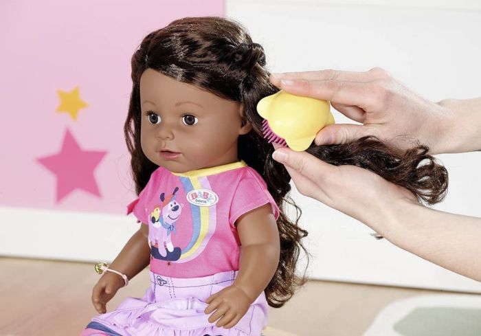 BABY Born Sister - interaktiv flickdocka med långt brunt hår som gråter, dricker och kan badas - 43 cm 