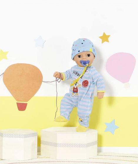 BABY Born Soft Touch Little Boy - interaktiv guttedukke med 7 funksjoner - gråter, drikker og bader - 36 cm