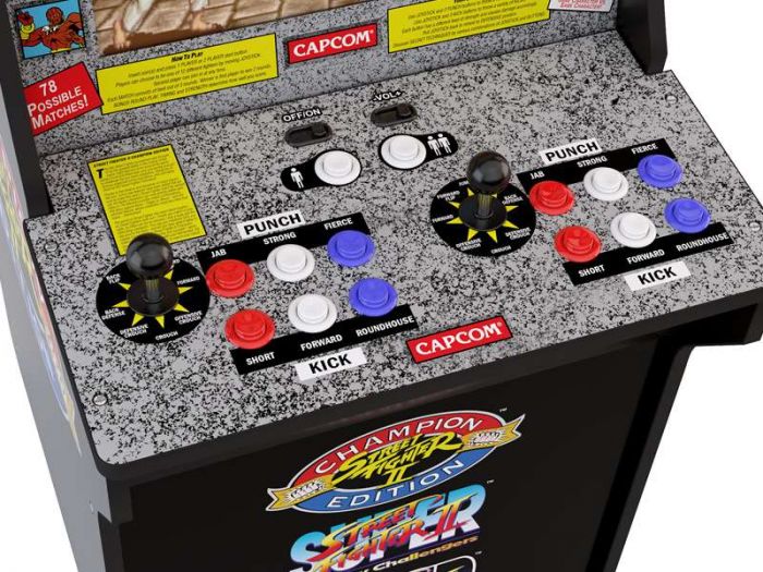 Arcade One Street Fighter 2 spillmaskin med joysticks - 117 cm