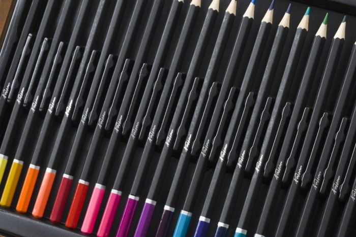 Nassau Fine Art Mixed Media målarväska - blyertspennor, oljepasteller med mera - 112 delar