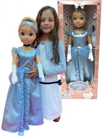 Prinsessedukke med lyst hår og blå kjole - 80 cm