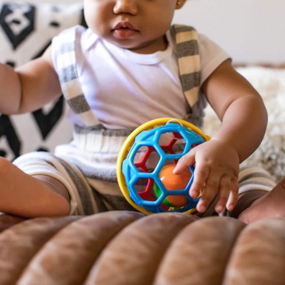 Baby Einstein stretchig leksaksboll med skallra