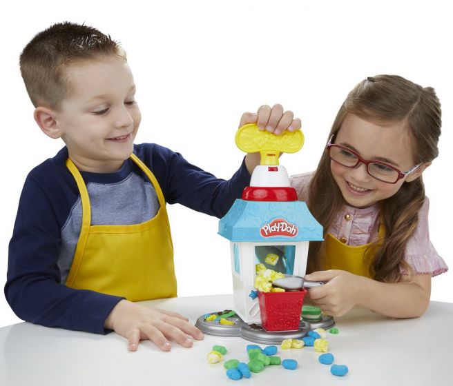 Play Doh Kitchen Creations Popcorn-maskin med 6 bokser leire