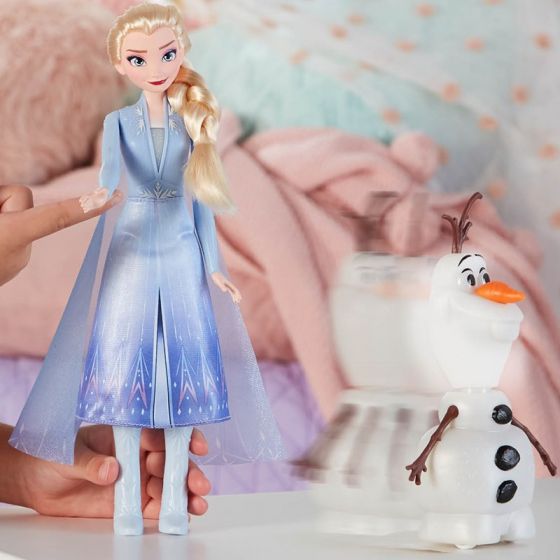Disney Frozen 2 Talk and Glow Olaf and Elsa dukke - Elsa får Olaf til å snakke, gå og lyse