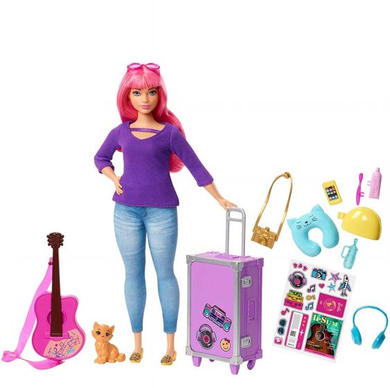 Barbie Daisy curvy dukke på rejse med kat, bagage, guiter og rejseudstyr