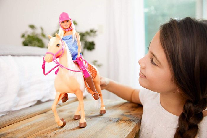 Barbie dukke og hest - rytter med ridetøj og lysebrun hest