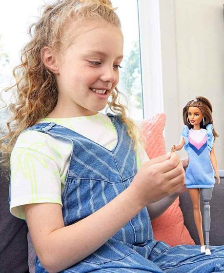 Barbie Fashionistas Doll #121 - docka med benprotes
