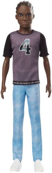 Barbie Fashionistas Doll #130 - Mörkhyad Ken docka med flätor, t-shirt och jeans