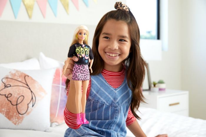Barbie Fashionistas #155 - blond dukke med rock t-skjorte og rosa leopardmønstret skjørt