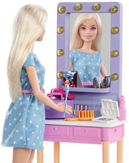 Barbie Big City Big Dreams - Malibu  dukke - med sminkebord            