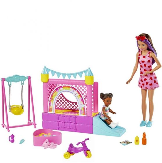 Barbie Skipper barnepige dukke med barn og tilbehør