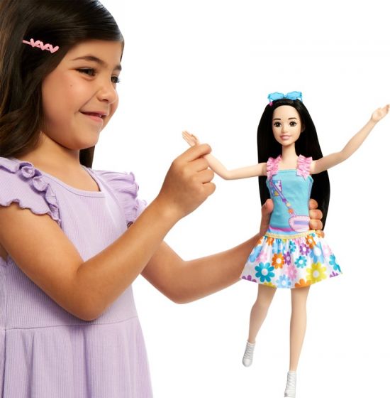 Barbie My First Barbie - dukke med sort hår og ekorn - 34 cm høy