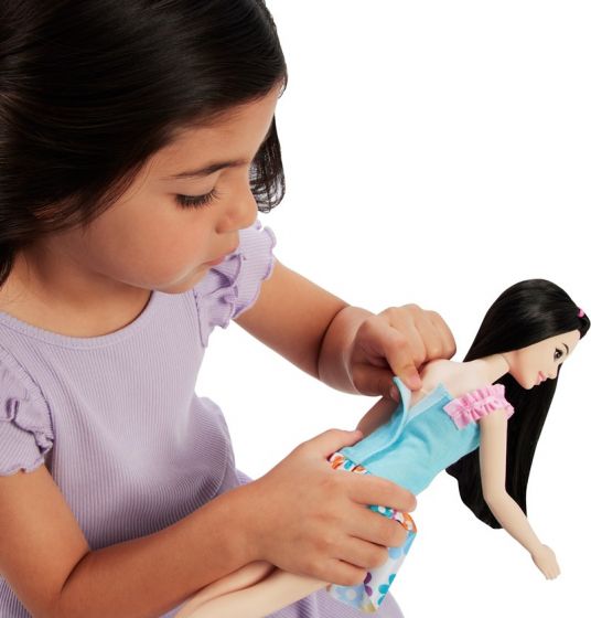 Barbie My First Barbie - docka med svart hår och ekorre - 34 cm hög