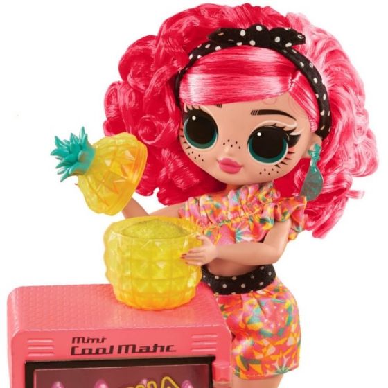 LOL Surprise OMG Neglestudio sett med Pinky Pops dukke