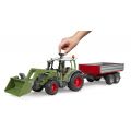 Bruder Fendt Vario 211 traktor med frontlastare och släp - 02182