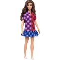 Barbie Fashionistas #137 - dukke med fregner og brunt, bølgete hår og fargerik, rutete skjortekjole