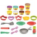 Play Doh Kitchen Creations Flip n Pancakes lekesett med 8 bokser leire - 14 deler