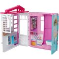 Barbie Close and Go dukkehus med møbler og 4 lekeområder - 60 cm