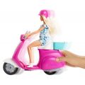 Barbie och hennes moped