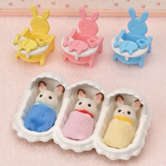 Sylvanian Families babyset med kanintrillingar och tillbehör - 19 delar