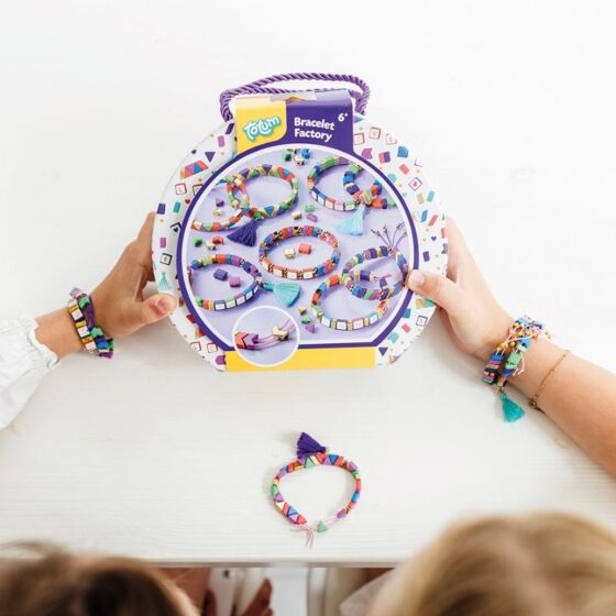 Bracelet Factory armbandsset med 500 pärlor och dekorativa tofsar
