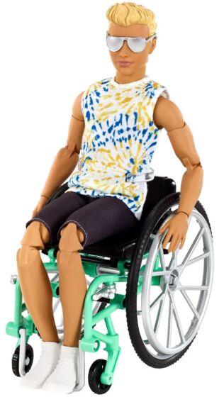 Barbie Ken Fashionistas #167 - docka med rullstol och kort, ljust hår - batikmönstrat linne, mörka shorts och solglasögon
