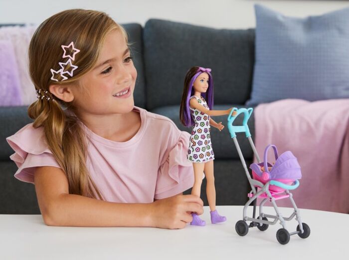 Barbie Skipper barnvakt docka med baby minidocka och vagn