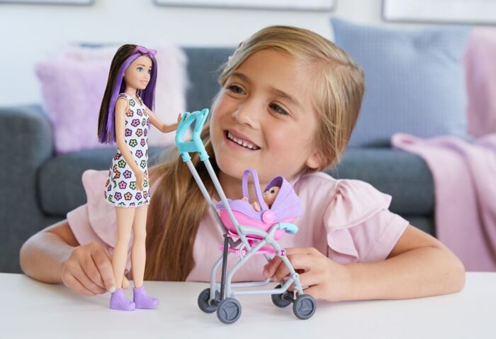 Barbie Skipper barnvakt docka med baby minidocka och vagn