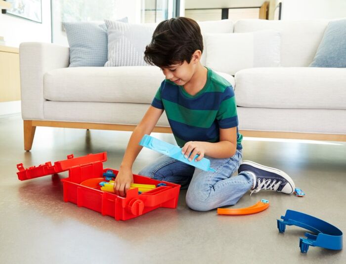 Hot Wheels Track Builder Fuel Can Stunt Box lekset med bil