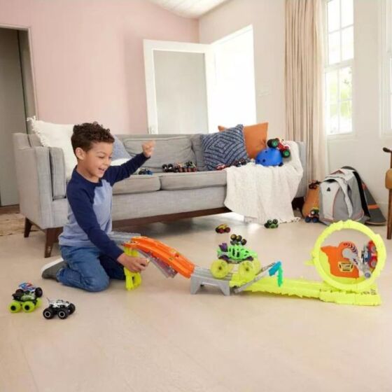 Hot Wheels Monster Trucks Race and Chase Bilbane med 2 biler